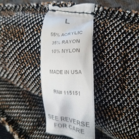 Romeo + Juliet Couture Cropped Chevron Sweater - Picture 9 of 9